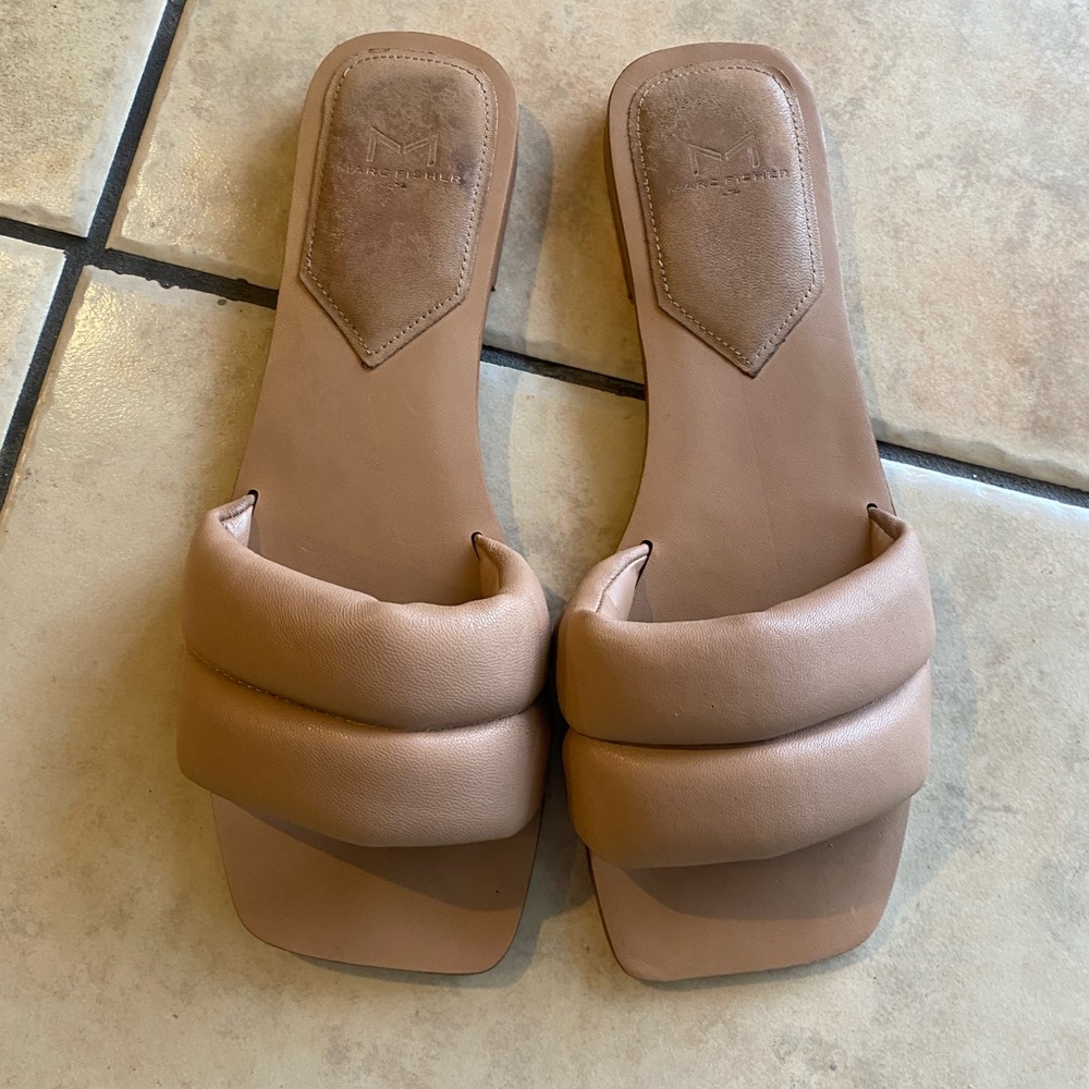 Marc Fisher size 8 tan slides sandals